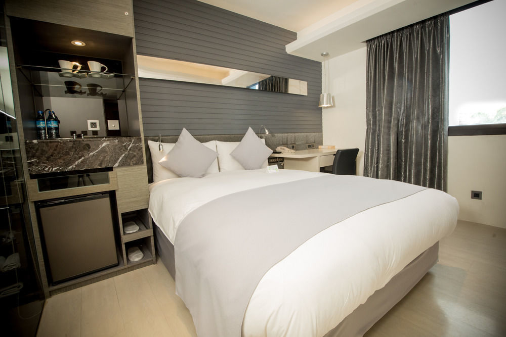 Shin Yuan Celeb Metro Hotel Hsinchu City Exterior photo